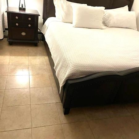 Large 3-Bedrooms/2-Bath Apt, One Block To Train Нью-Йорк Экстерьер фото