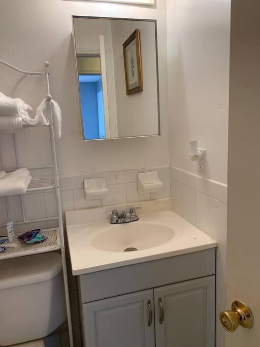 Large 3-Bedrooms/2-Bath Apt, One Block To Train Нью-Йорк Экстерьер фото