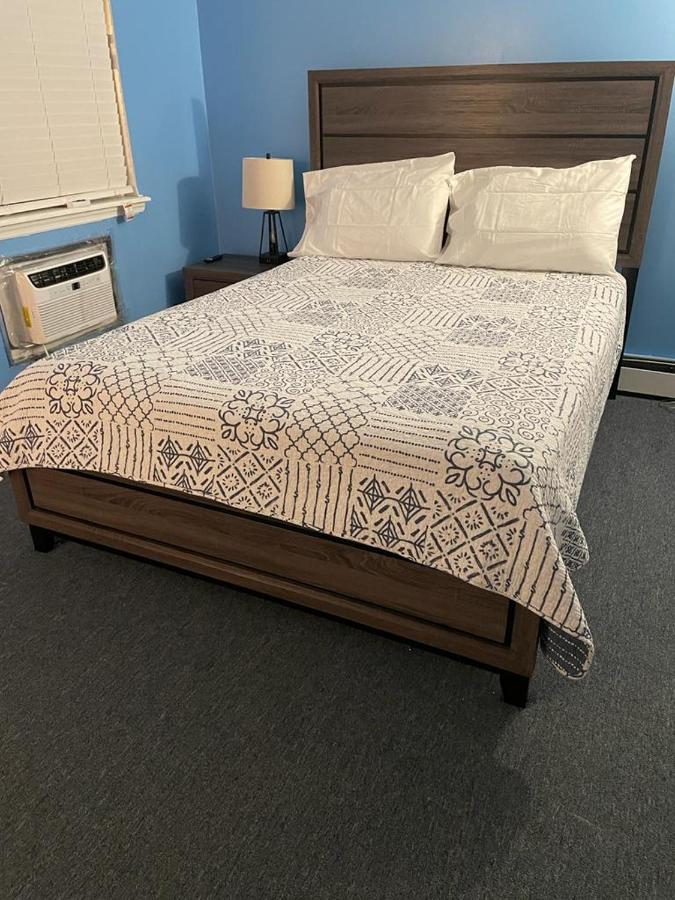Large 3-Bedrooms/2-Bath Apt, One Block To Train Нью-Йорк Экстерьер фото