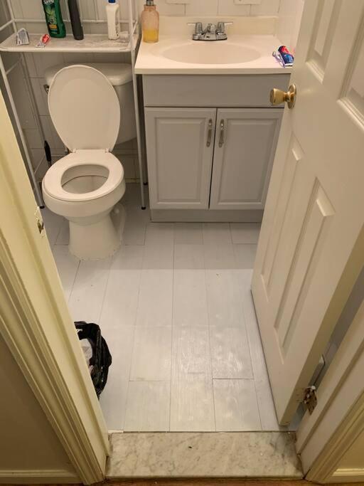 Large 3-Bedrooms/2-Bath Apt, One Block To Train Нью-Йорк Экстерьер фото