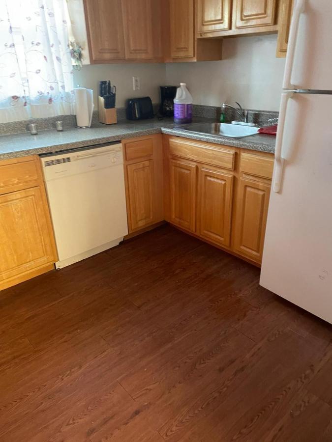 Large 3-Bedrooms/2-Bath Apt, One Block To Train Нью-Йорк Экстерьер фото