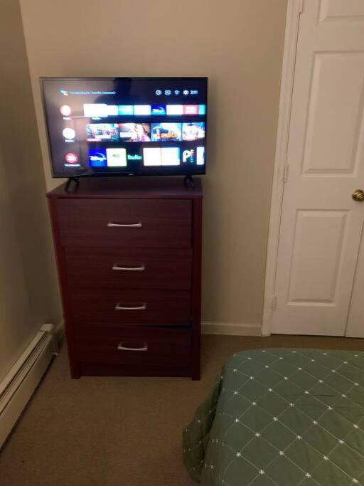Large 3-Bedrooms/2-Bath Apt, One Block To Train Нью-Йорк Экстерьер фото