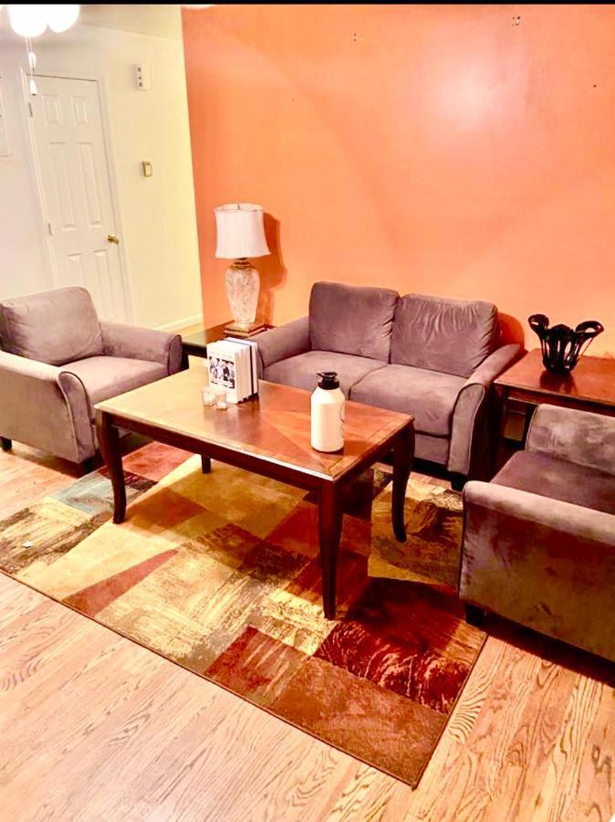Large 3-Bedrooms/2-Bath Apt, One Block To Train Нью-Йорк Экстерьер фото