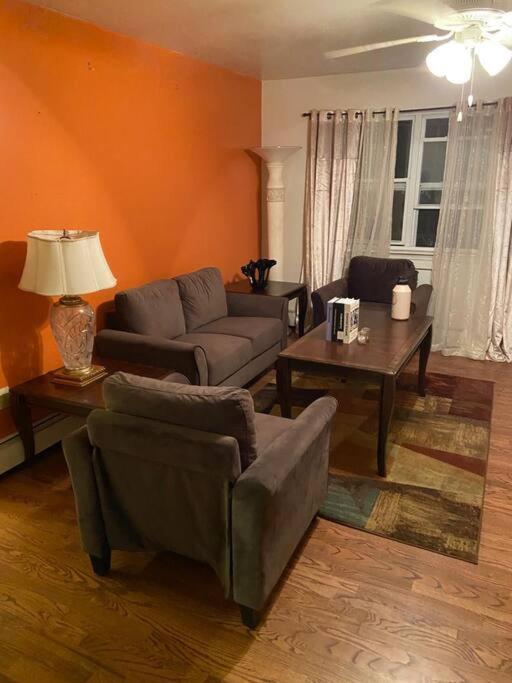 Large 3-Bedrooms/2-Bath Apt, One Block To Train Нью-Йорк Экстерьер фото
