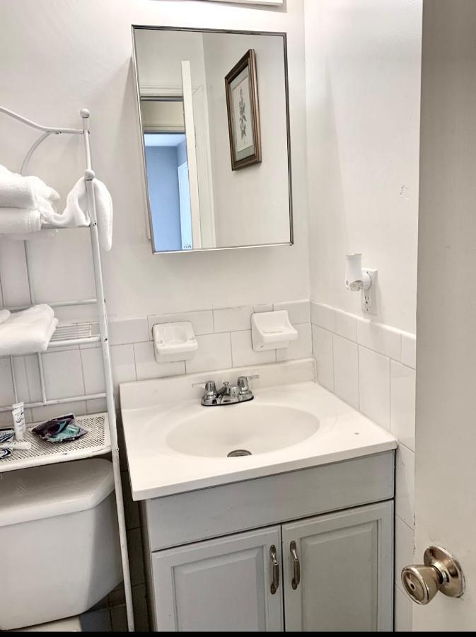 Large 3-Bedrooms/2-Bath Apt, One Block To Train Нью-Йорк Экстерьер фото