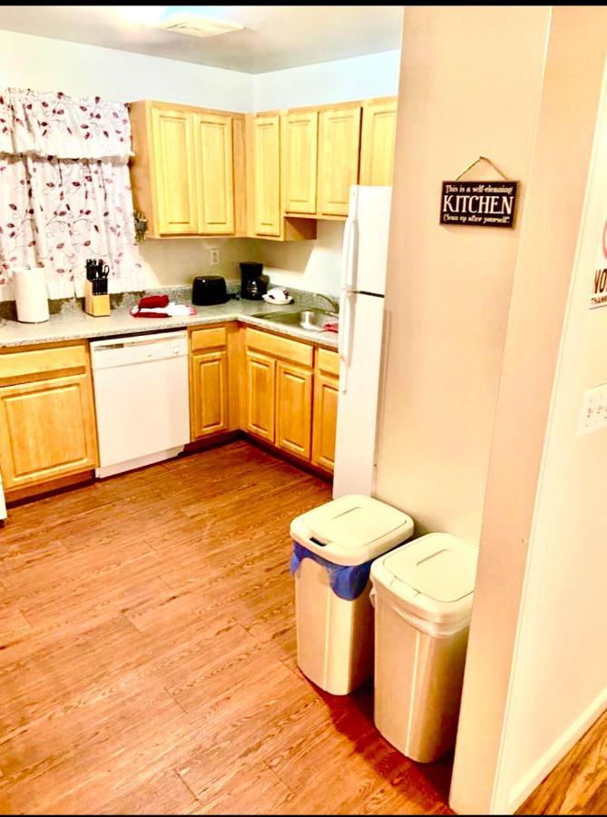 Large 3-Bedrooms/2-Bath Apt, One Block To Train Нью-Йорк Экстерьер фото
