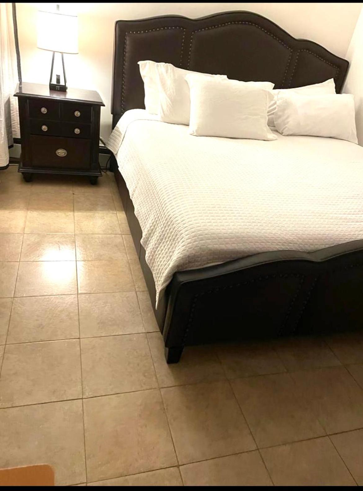 Large 3-Bedrooms/2-Bath Apt, One Block To Train Нью-Йорк Экстерьер фото